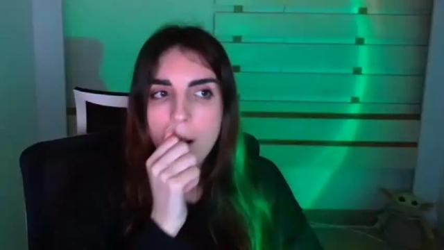 Image 3 of emilie_shy Stream on Chaturbate on 16 months ago