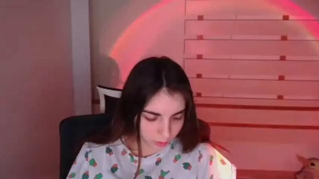 Image 12 of emilie_shy Stream on Chaturbate on 16 months ago