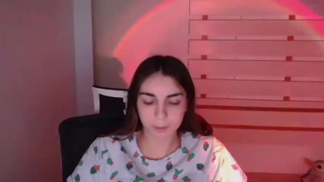Image 3 of emilie_shy Stream on Chaturbate on 16 months ago