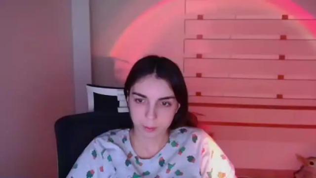 Image 4 of emilie_shy Stream on Chaturbate on 16 months ago
