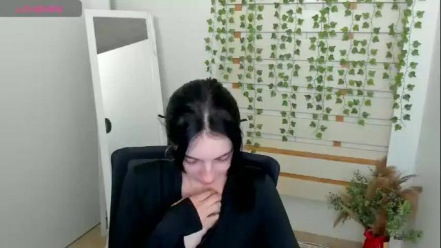 Image 6 of emilie_shy Stream on Chaturbate on 1 month ago