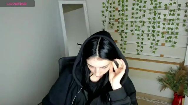 Image 4 of emilie_shy Stream on Chaturbate on 1 month ago
