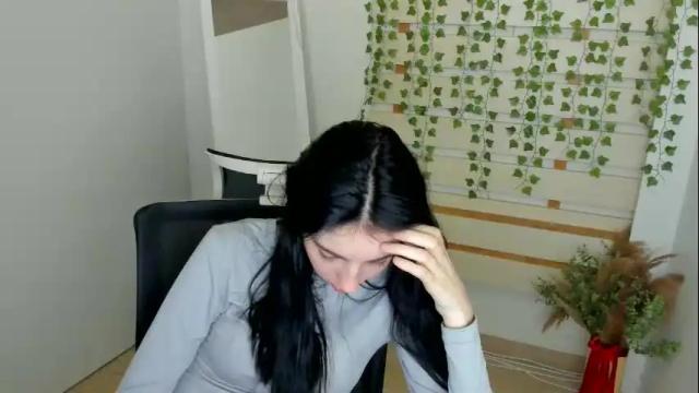 Image 2 of emilie_shy Stream on Chaturbate on 22 days ago