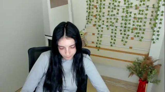 Image 7 of emilie_shy Stream on Chaturbate on 22 days ago