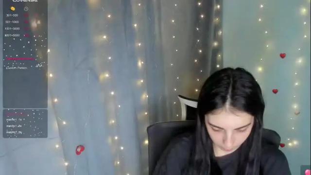Image 2 of emilie_shy Stream on Chaturbate on 17 days ago