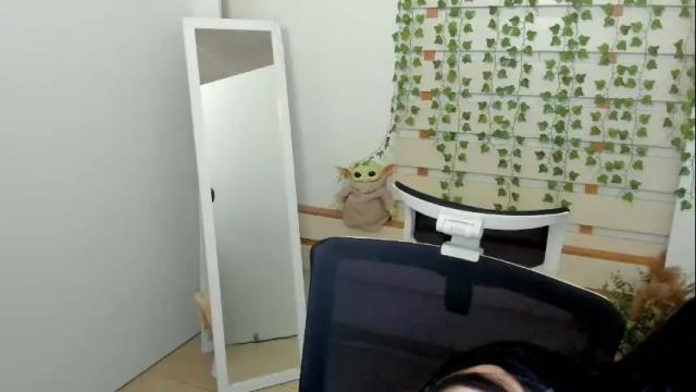Image 6 of emilie_shy Stream on Chaturbate on 12 days ago