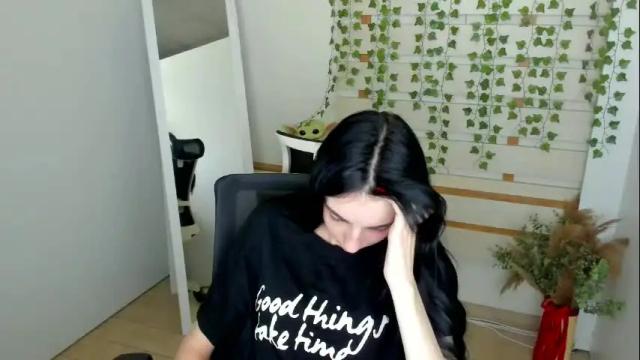 Image 10 of emilie_shy Stream on Chaturbate on 9 days ago