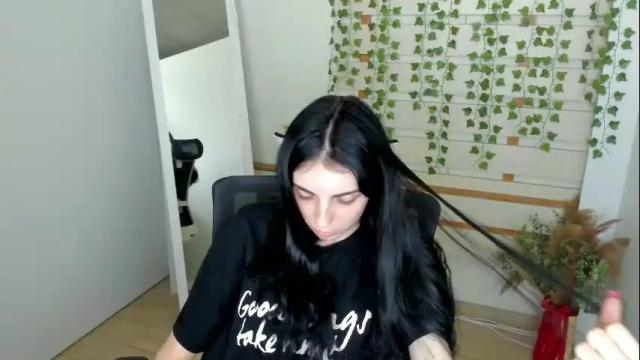 Image 6 of emilie_shy Stream on Chaturbate on 9 days ago