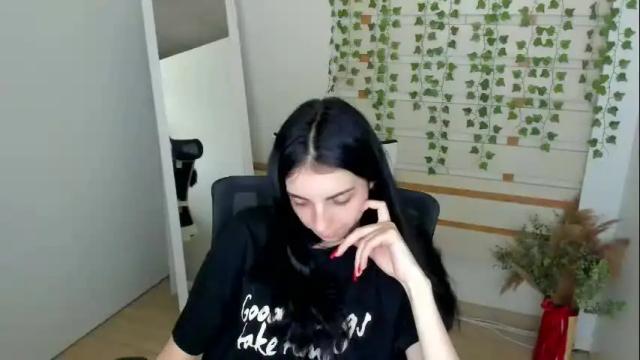 Image 7 of emilie_shy Stream on Chaturbate on 9 days ago