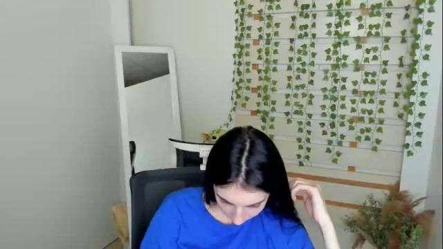 Image 10 of emilie_shy Stream on Chaturbate on 1 day ago