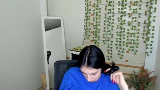 Image 8 of emilie_shy Stream on Chaturbate on 1 day ago