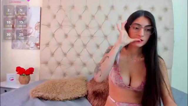 Image 12 of emilieandblake Stream on Chaturbate on 1 month ago