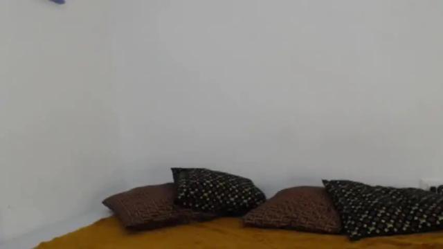 Image 11 of emiliross Stream on Chaturbate on 19 months ago