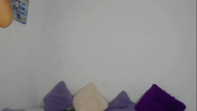 Image 3 of emiliross Stream on Chaturbate on 19 months ago