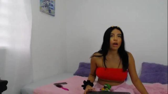 Image 12 of emiliross Stream on Chaturbate on 19 months ago