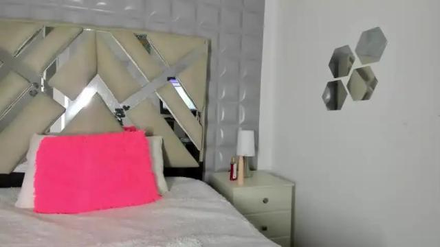 Image 12 of emilisuarez Stream on Chaturbate on 13 months ago