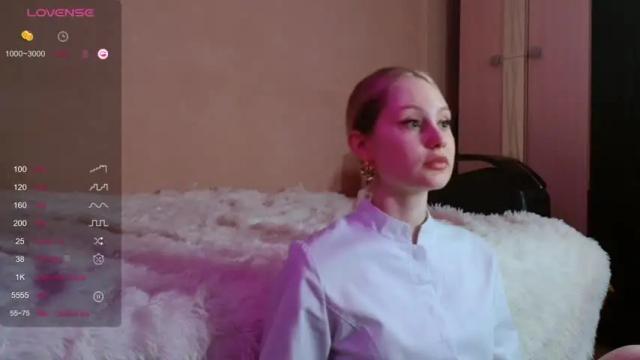Image 12 of emiliya_blond Stream on Chaturbate on 14 months ago