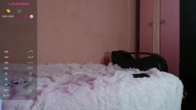 Image 6 of emiliya_blond Stream on Chaturbate on 14 months ago