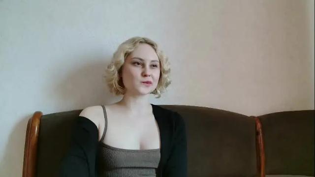 Image 12 of emiliya_blond Stream on Chaturbate on 1 month ago