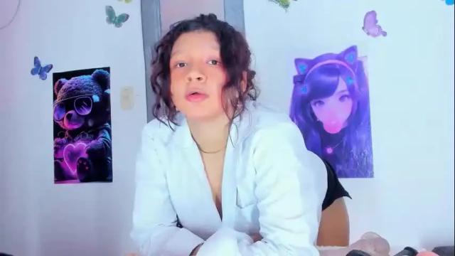 Image 12 of emilly_coper18 Stream on Chaturbate on 1 month ago