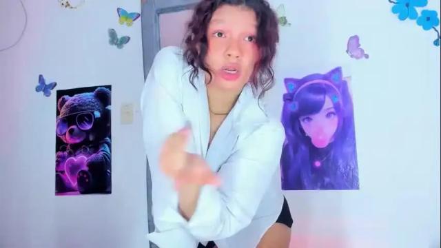 Image 8 of emilly_coper18 Stream on Chaturbate on 1 month ago