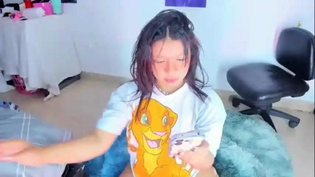Image 10 of emilly_coper18 Stream on Chaturbate on 27 days ago