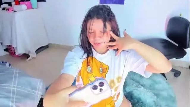 Image 11 of emilly_coper18 Stream on Chaturbate on 27 days ago