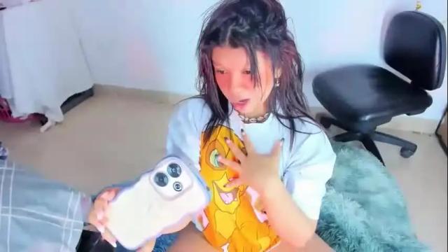 Image 12 of emilly_coper18 Stream on Chaturbate on 27 days ago
