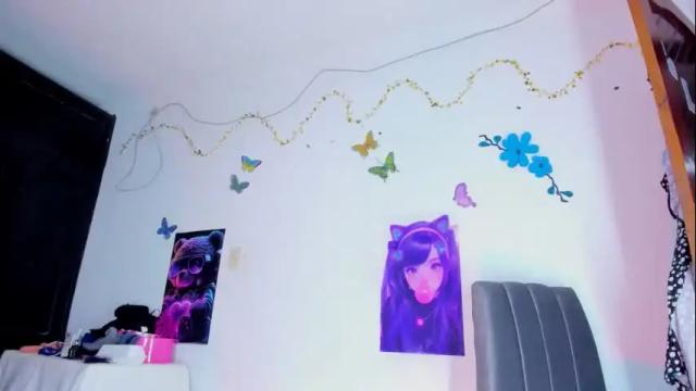 Image 12 of emilly_coper18 Stream on Chaturbate on 26 days ago