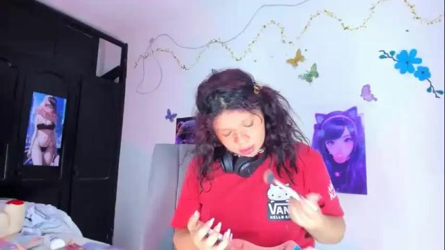 Image 3 of emilly_coper18 Stream on Chaturbate on 21 days ago