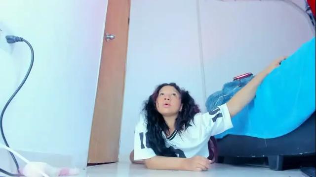 Image 12 of emilly_coper18 Stream on Chaturbate on 1 month ago