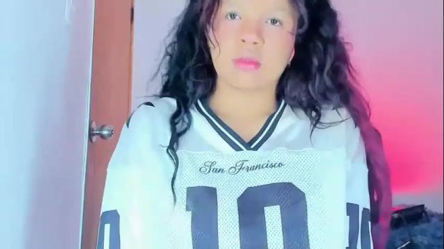 Image 2 of emilly_coper18 Stream on Chaturbate on 1 month ago