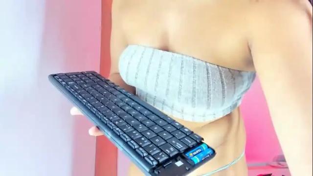 Image 12 of emilly_coper18 Stream on Chaturbate on 1 month ago