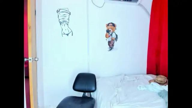 Image 3 of emilly_coper18 Stream on Chaturbate on 1 month ago