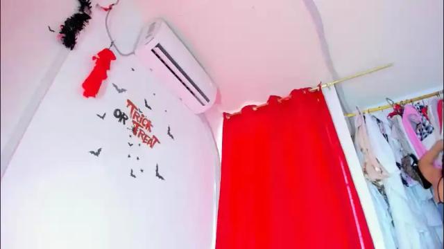 Image 8 of emilly_coper18 Stream on Chaturbate on 8 days ago