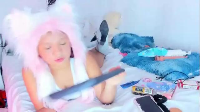 Image 6 of emilly_coper18 Stream on Chaturbate on 6 days ago