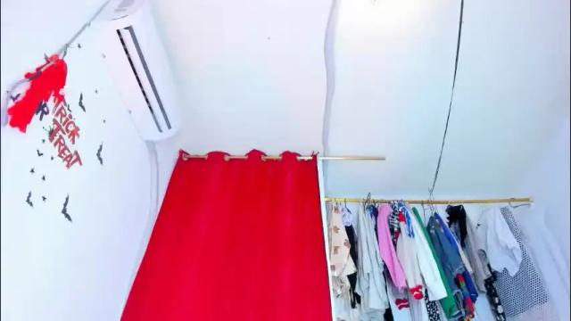 Image 2 of emilly_coper18 Stream on Chaturbate on 2 days ago