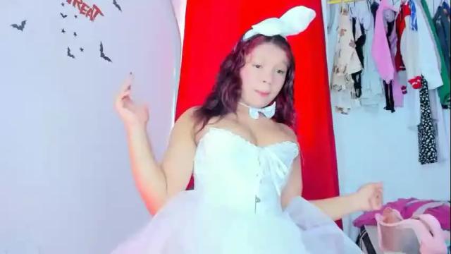 Image 3 of emilly_coper18 Stream on Chaturbate on 1 day ago