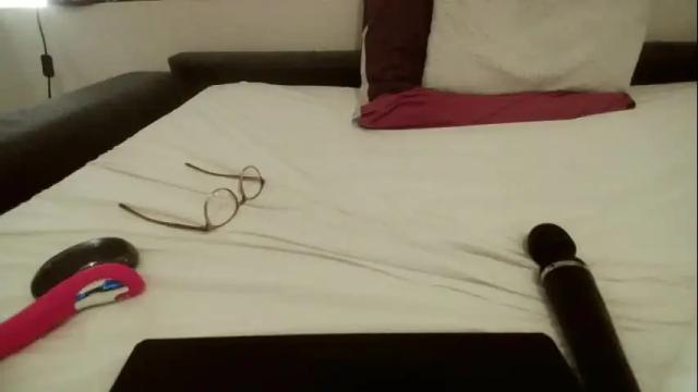 Image 10 of emilly_elli Stream on Chaturbate on 3 months ago