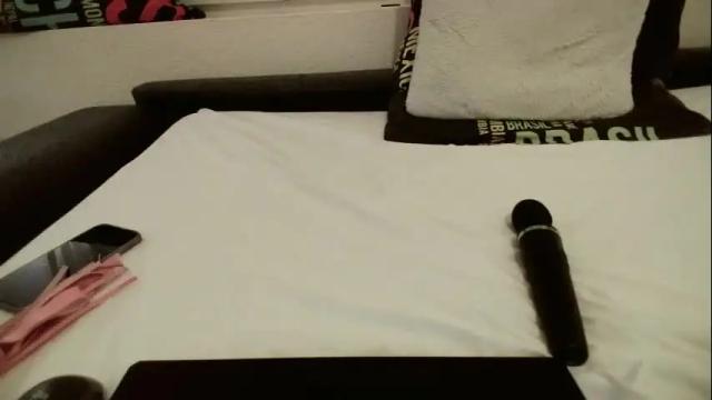 Image 10 of emilly_elli Stream on Chaturbate on 3 months ago