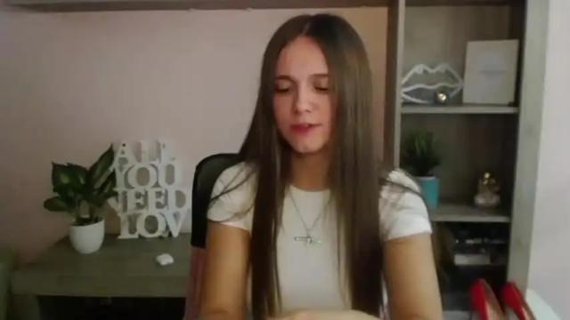 Image 4 of emilly_lust99 Stream on Chaturbate on 13 months ago