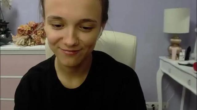 Image 4 of emilly_lust99 Stream on Chaturbate on 1 month ago