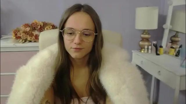 Image 2 of emilly_lust99 Stream on Chaturbate on 11 days ago