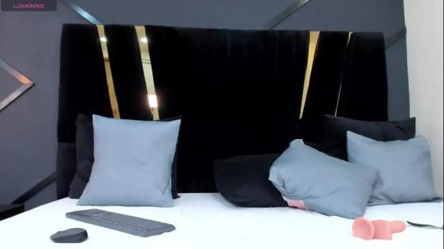 Image 10 of emilly_moonn Stream on Chaturbate on 4 days ago