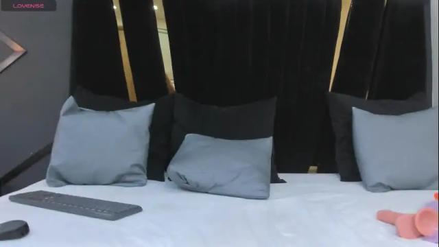 Image 3 of emilly_moonn Stream on Chaturbate on 1 month ago