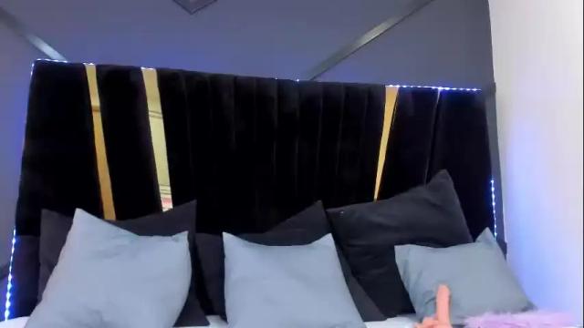 Image 4 of emilly_moonn Stream on Chaturbate on 1 month ago