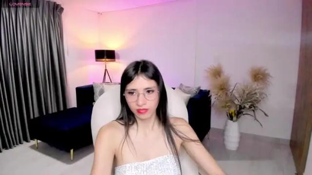 Image 4 of emilly_smith_1 Stream on Chaturbate on 12 months ago