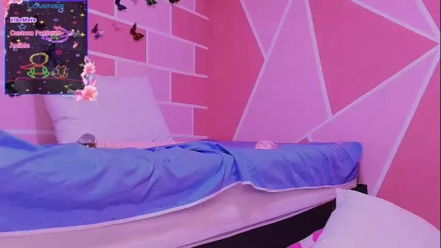 Image 4 of emilly_smithh Stream on Chaturbate on 2 months ago
