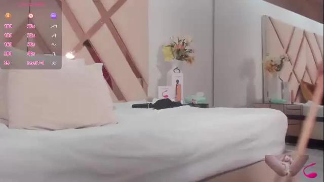 Image 8 of emilly_smithh Stream on Chaturbate on 5 days ago