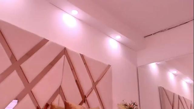 Image 7 of emilly_smithh Stream on Chaturbate on 4 days ago